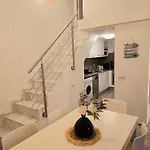 Cozy - 100m Away Διαμέρισμα