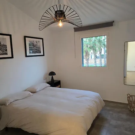 Cozy - 100m Away Sa Caleta