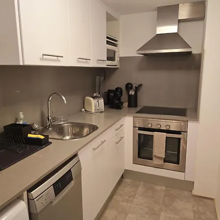 Apartment Cozy - 100m Away