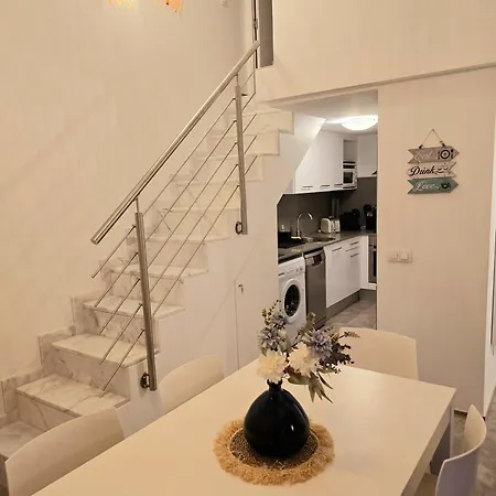 Cozy - 100m Away アパート