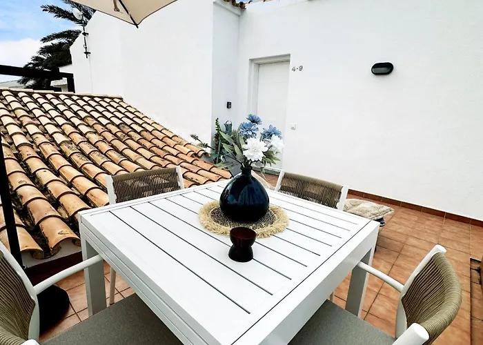 Cozy - 100m Away Apartment *